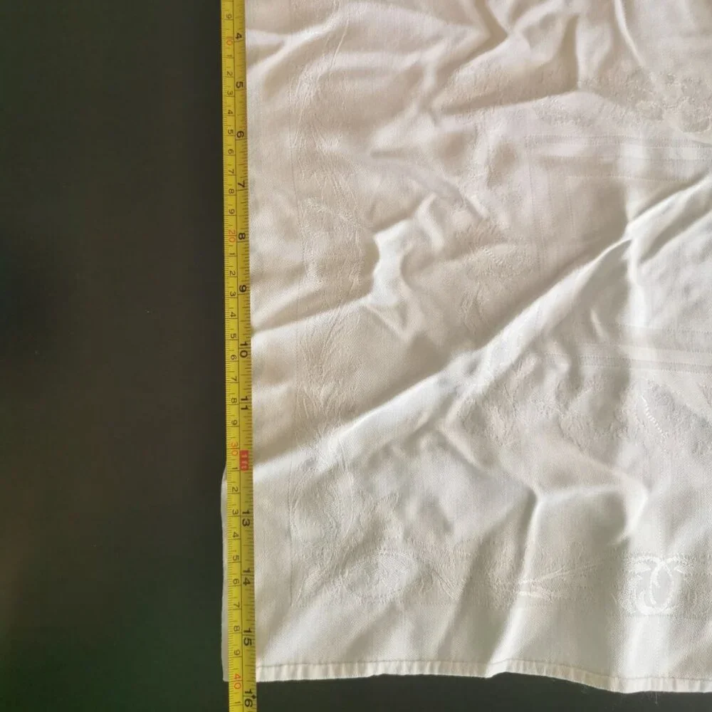 Set of 4 Vintage White‎ Damask Handkerchiefs Floral Pattern Square 15.5